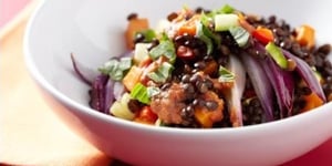 Photo de la Recette: Salade de Lentilles et Légumes Rôtis, Vinaigrette Épicée à la Tomate