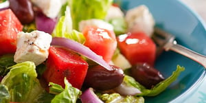 Photo de la Recette: Salade de Melon d’eau, Fines Herbes, Citron et Fromage Émietté