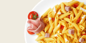 Photo de la Recette: Salade de Mini Penne Rigate à la Ricotta, au Jambon Cuit et aux Tomates