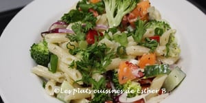 Salade de Pâtes aux Légumes avec Vinaigrette Italienne Crémeuse