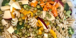 Photo de la Recette: Salade de Pâtes, Légumes et Fruits