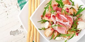 Photo de la Recette: Salade de Pêches au Jambon de Parme et à la Mozzarella