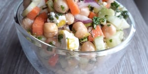 Photo de la Recette: Salade de Pois Chiches, Concombre et Herbes Fraîches