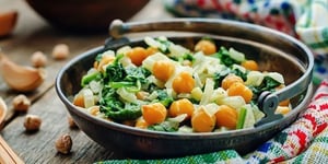 Salade de Pois Chiches et Oignons aux 3 Épices