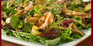 Photo de la Recette: Salade de Pommes Caramélisées avec Poulet Grillé