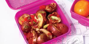 Salade de Pommes de Terre Grillées, de Poivrons Rouges et de Bacon