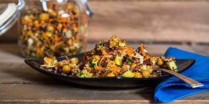 SALADE DE QUINOA ROUGE ET POIS CHICHES À LA DINDE