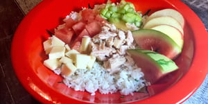 Salade de Riz avec Légumes et Fruits