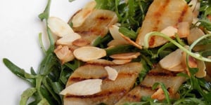 Photo de la Recette: Salade de Roquette aux Poires et Amandes Grillées