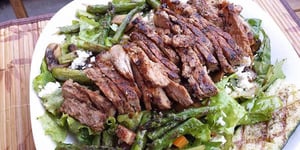 Photo de la Recette: SALADE DE STEAK AU VINAIGRE BALSAMIQUE BLANC