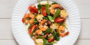 Photo de la Recette: Salade D’épinards aux Crevettes et aux Pois Chiches avec Croûtons