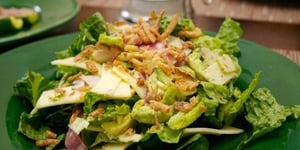 Photo de la Recette: Salade du Chef aux Oignons Frits