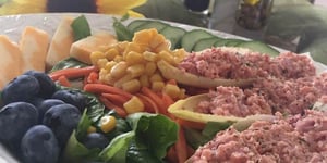 Photo de la Recette: Salade Ensoleillée avec Endives Farcis de Jambon