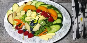 Salade Rafraichissante aux Fruits et Légumes