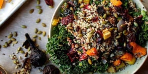 SALADE-REPAS AUX LÉGUMES GRILLÉS ET AU QUINOA PARFUMÉ