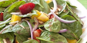 Photo de la Recette: Salades D'épinards, de Baies et de Mangue