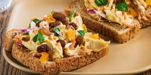 Photo de la Recette: Sandwich à la Salade de Poulet Marocaine