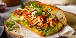 Photo de la Recette: Sandwich au Poulet Barbecue Coréen avec kimchi et Mayo Épicée