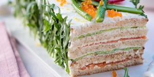 Sandwich Cake au Saumon et Concombre