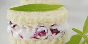 Photo de la Recette: Sandwich Glacé Myrtille et Verveine