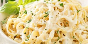 Sauce Crémeuse à L’ail pour les Pâtes