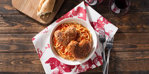 Sauce Marinara aux Boulettes de Viande en Forme de Cœurs