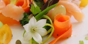 Photo de la Recette: Saumon Mariné aux Agrumes Légumes de mon Marché Émulsion au Parmesan