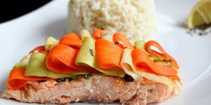 Photo de la Recette: Saumon Papillote Légumes Croquants et Crème à L'ail Citronnée