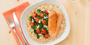 Photo de la Recette: SAUTÉ DE TOMATES, D’ÉPINARDS ET DE FROMAGE FETA SERVI SUR RIZ BRUN