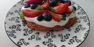 Photo de la Recette: Shortcake Surmonté de Crème Fouettée et Fruits Rouges