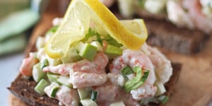 Photo de la Recette: Smørrebrød aux Crevettes et à la Pomme Verte