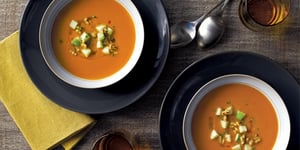 Soupe à la Citrouille Garnie de Pommes et de Noix