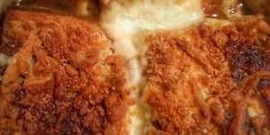 Soupe à L'oignon au Vin Rouge (gratinée)