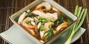 Soupe Asiatique au Poulet et Crevettes