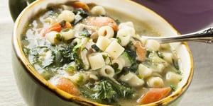 Photo de la Recette: SOUPE AU POULET AVEC HARICOTS BLANCS ET CHOU FRISÉ