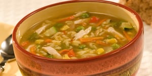 SOUPE AU POULET, RIZ ET LÉGUMES