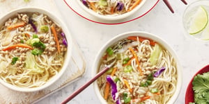 Soupe aux Nouilles Pâté Impérial dans un Bol