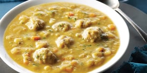 Soupe aux Pois Cassés et aux Boulettes de Poulet à la Mijoteuse