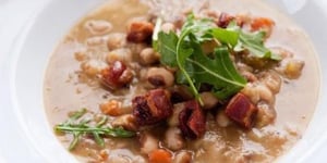 Soupe Copieuse aux Haricots à Oeil Noir et Bacon