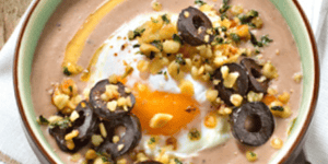 Photo de la Recette: Soupe de Panais aux Olives Noires Chapelure de Pignons et Basilic