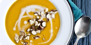 SOUPE DE PATATE DOUCE AU LAIT DE COCO ET NOISETTES