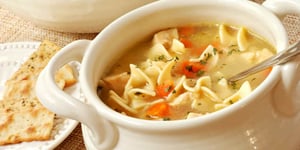 Soupe Poulet et Nouilles Réconfortante