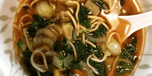Soupe Ramen aux Minis Bok Choy Délicatement Délicieux…