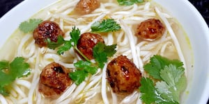 SOUPE-REPAS AUX BOULETTES DE QUINOA ET PORC