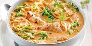 Soupe Thaïe au Poulet et Cari Rouge