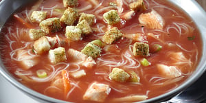 Photo de la Recette: SOUPE TOMATE CHINOISE AU POULET ET AU GINGEMBRE