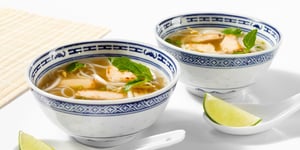 Photo de la Recette: Soupe Tonkinoise aux Poitrines de Poulet Tranchées
