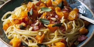 Spaghettis à la Courge Rôtie au Bacon et à la Sauge