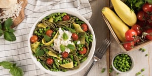 Spaghettis D'été aux Cougettes Jaune aux Asperges et Herbes Fraîches