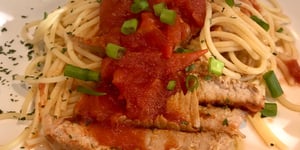 Spaghetti et Côtelette de Porc Sauce Tomates